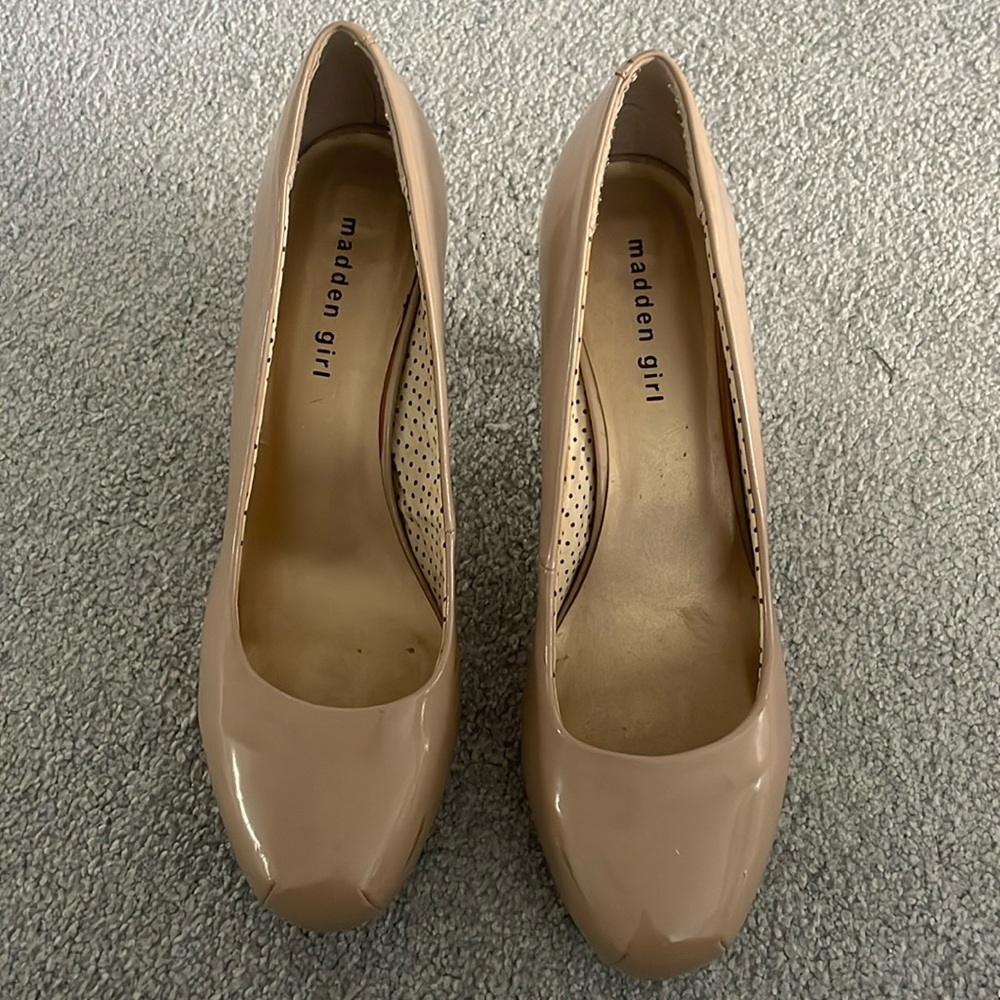 Madden Girl Getta Beige Patent Leather 3” Heels Size 11